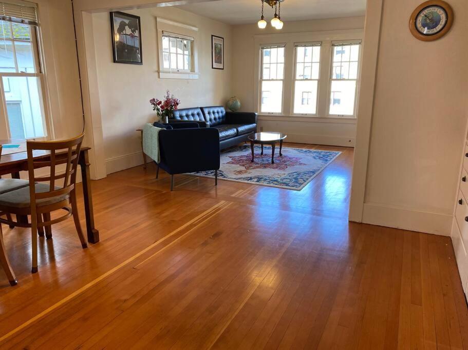 Historic Downtown Riverview Flat, No 3 Астория Екстериор снимка