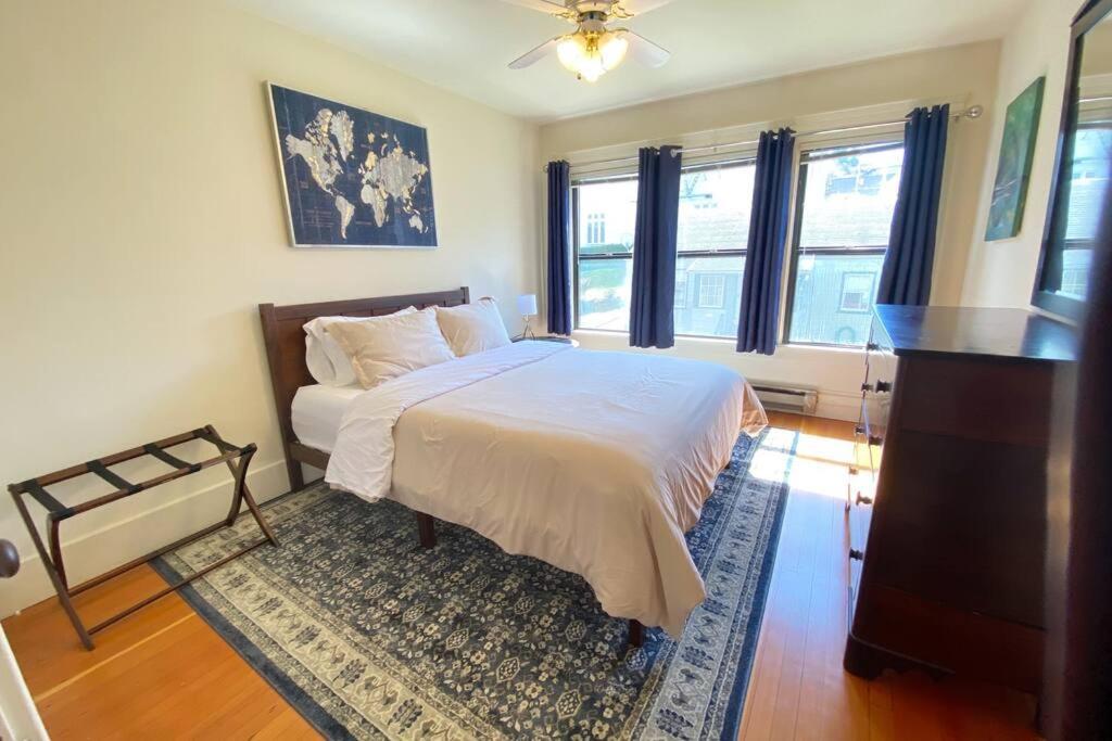 Historic Downtown Riverview Flat, No 3 Астория Екстериор снимка