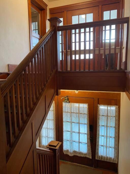 Historic Downtown Riverview Flat, No 3 Астория Екстериор снимка