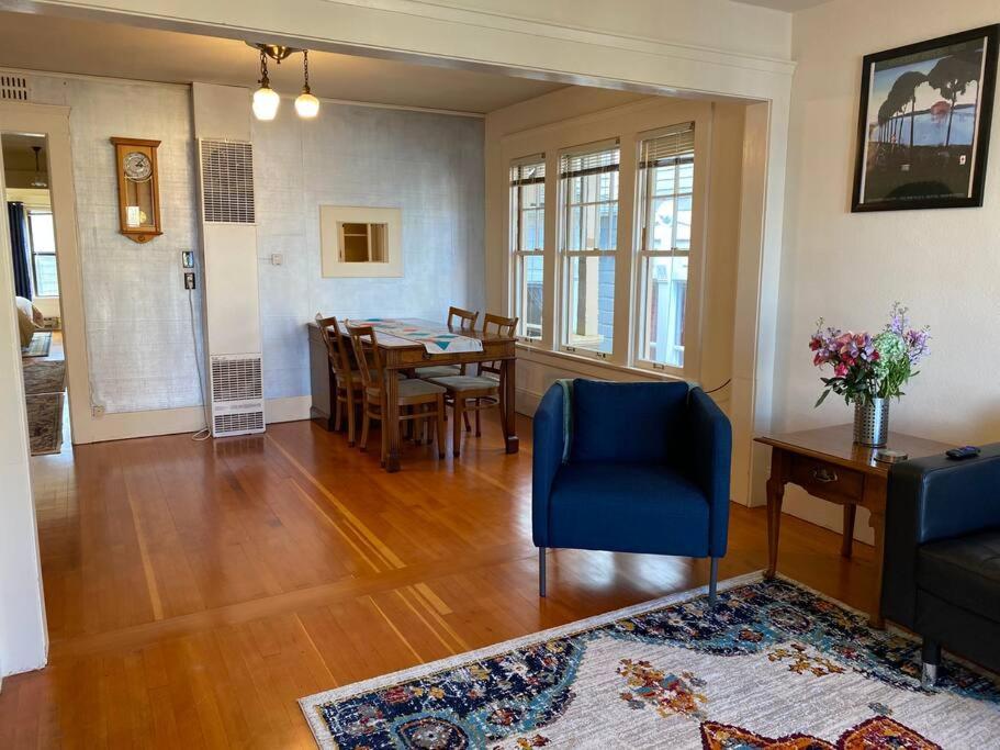 Historic Downtown Riverview Flat, No 3 Астория Екстериор снимка