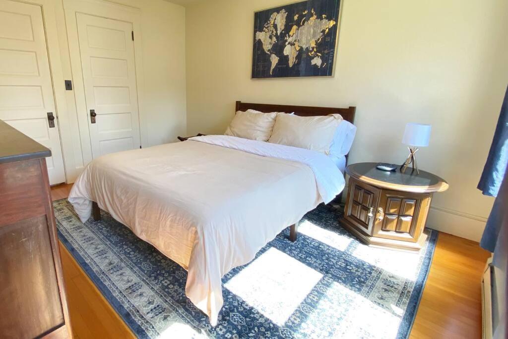 Historic Downtown Riverview Flat, No 3 Астория Екстериор снимка