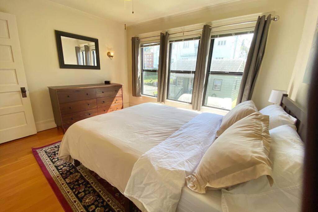 Historic Downtown Riverview Flat, No 3 Астория Екстериор снимка